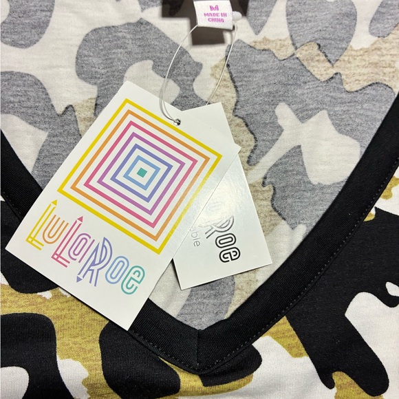 Leopard Print V-Neck Short Sleeve Top - Black & Tan - Picture 3 of 3